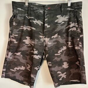 Split Men's Gray Camo Cargo Shorts